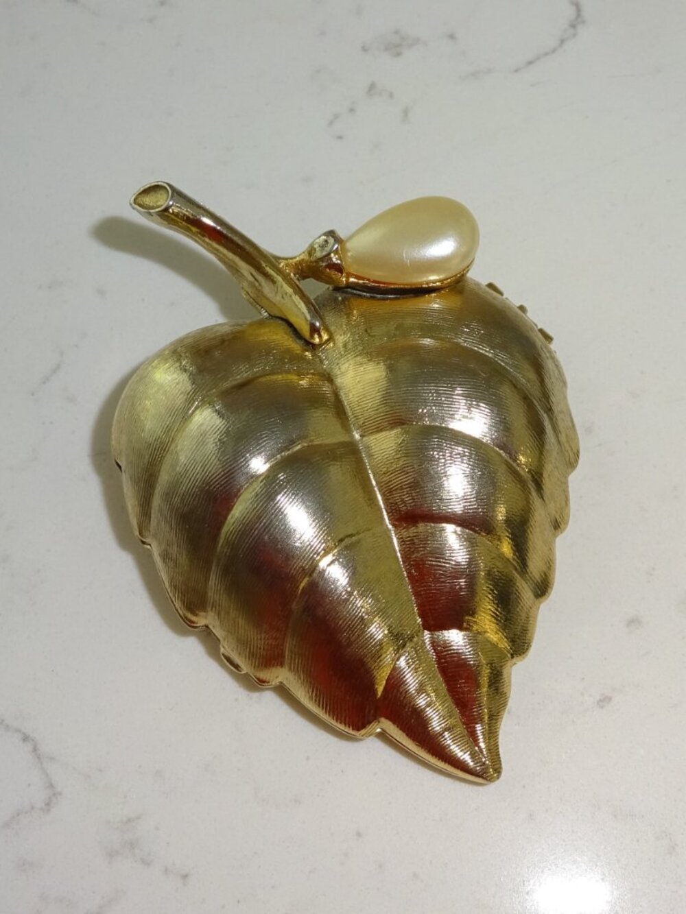 Vintage AVON Compact Solid Charisma Glace Perfume Pin Brooch Leaf Teardrop